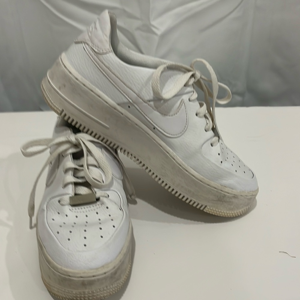 Nike AF-1 white platform 7.5 sneakers tennis shoes sizes  👟 Nike Air Force 1